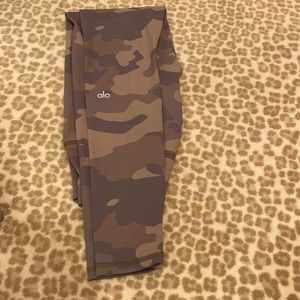 Camo alo leggings